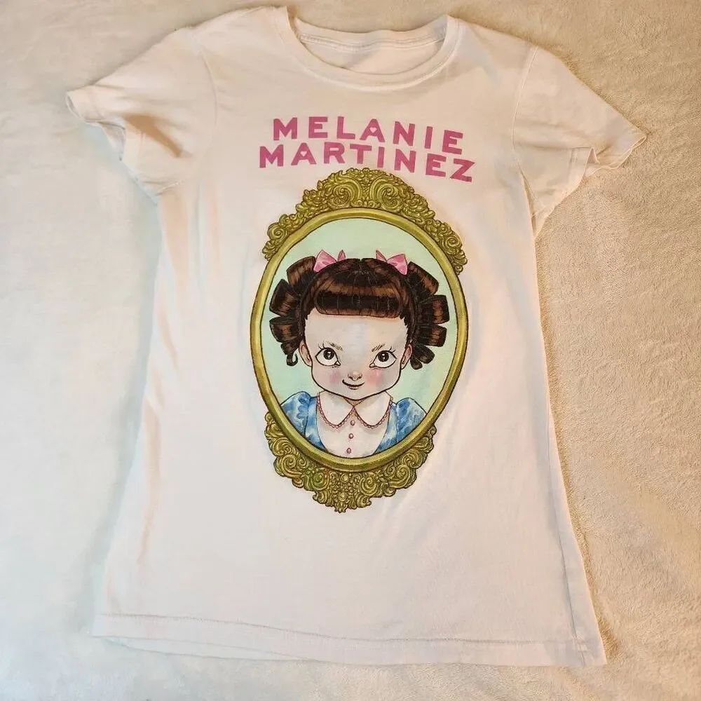 Melanie Martinez White Graphic Tshirt Size Small